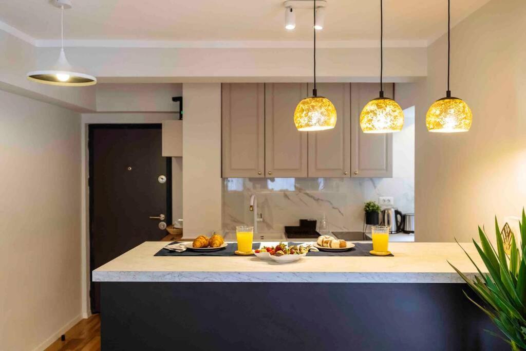 Apartamento Stunning Views 2Br Intercontinental Flat Bucarest Exterior foto