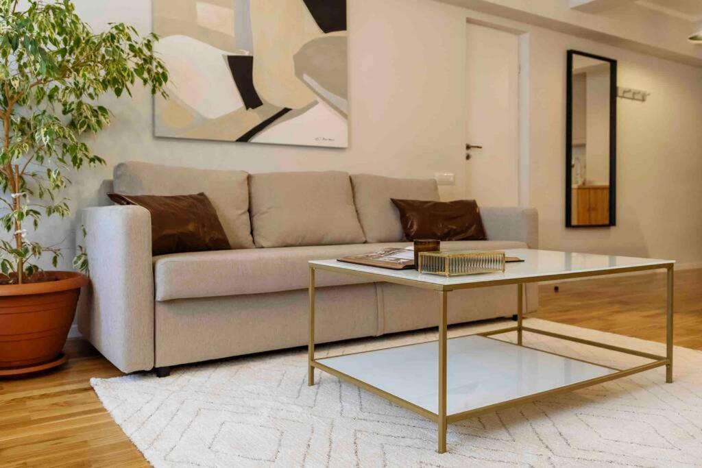 Apartamento Stunning Views 2Br Intercontinental Flat Bucarest Exterior foto