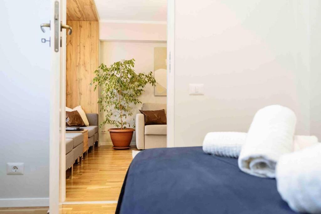 Apartamento Stunning Views 2Br Intercontinental Flat Bucarest Exterior foto