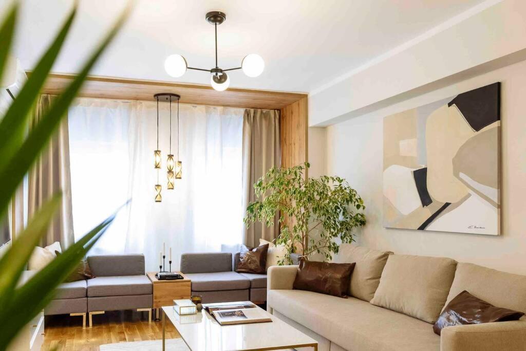 Apartamento Stunning Views 2Br Intercontinental Flat Bucarest Exterior foto