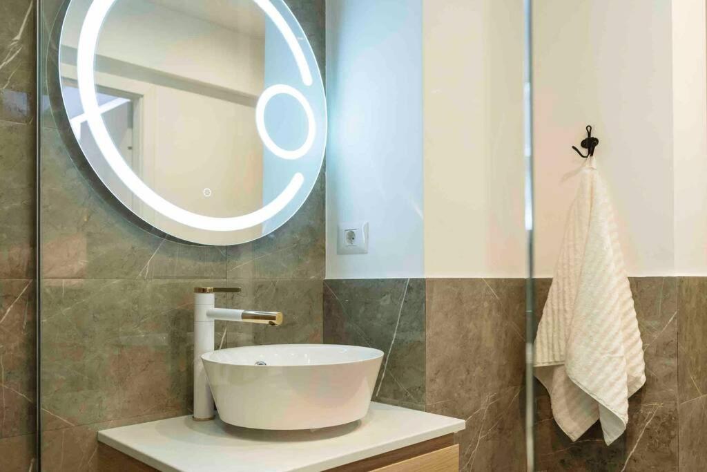Apartamento Stunning Views 2Br Intercontinental Flat Bucarest Exterior foto